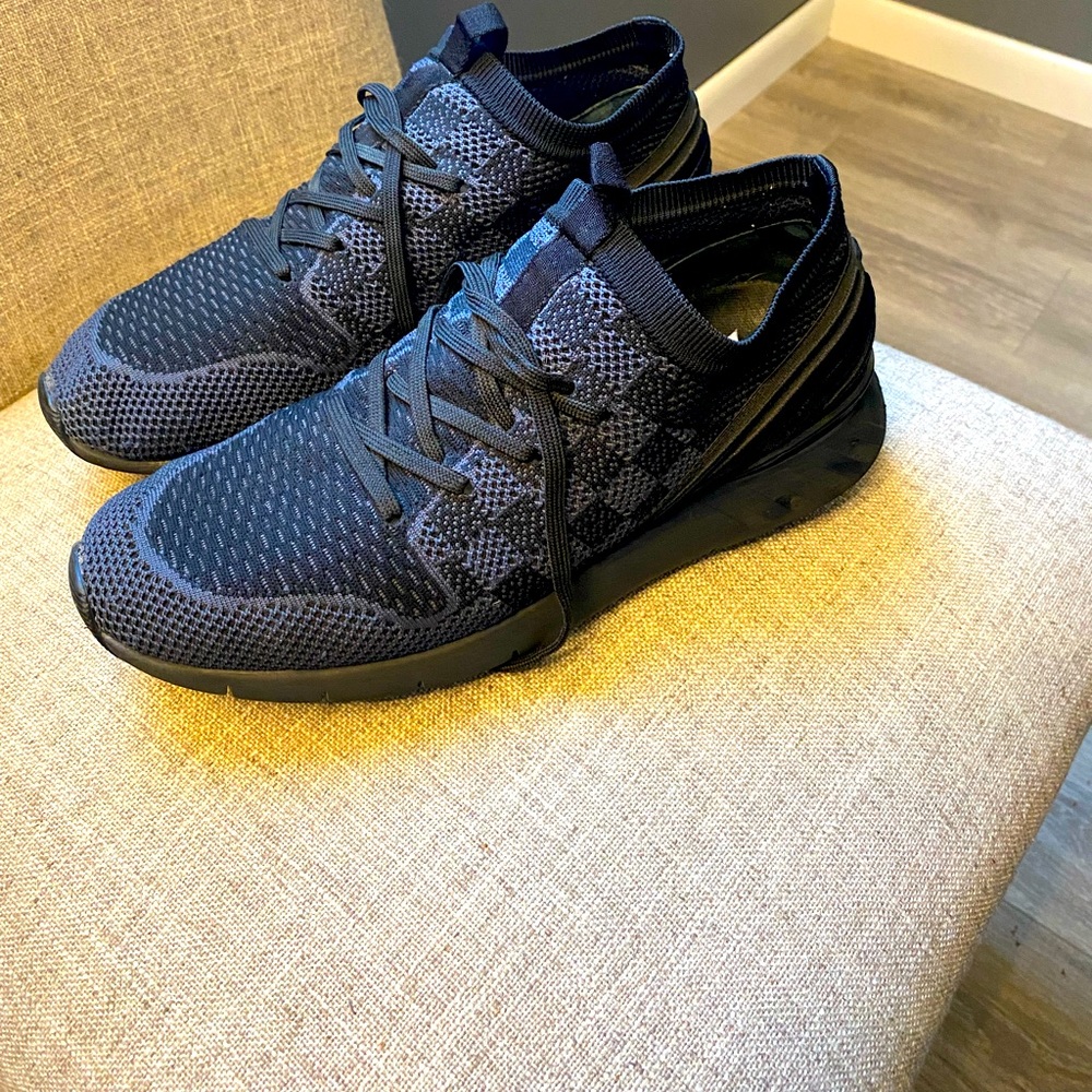 Used Louis Vuitton sneakers size 8 / US 8 1/2
